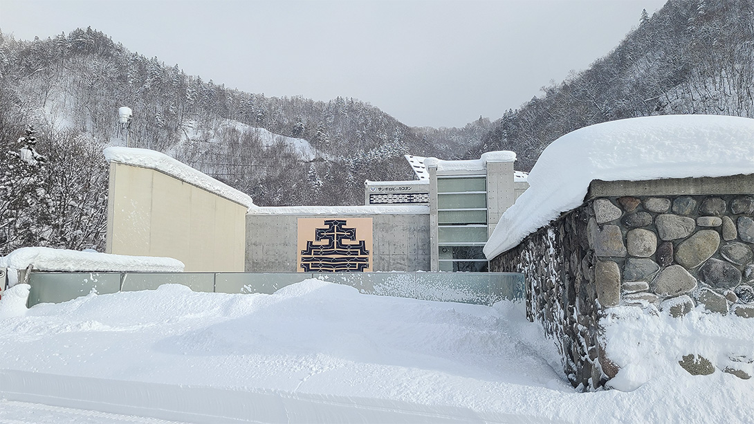 写真：札幌市アイヌ文化交流センター（サッポロピㇼカコタン）