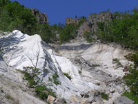 Cross section of obsidian lava outcropping (Tokachi Ishizawa)