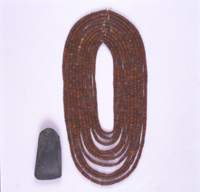 Amber necklace unearthed from the Takisato-Yasui Site