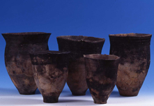 Kohoku-type pottery and Ebetsu-type (Ebetsubuto-type) pottery unearthed from the Ebetsubuto Site