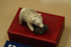 Carved bear figure unearthed from the Tokorochashi Trace Remains