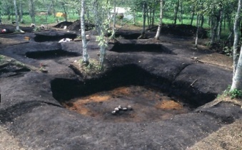 Pit dwelling remains at the Ichani Karikariusu Site (1980 excavations)