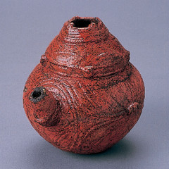 Lacquered spouted vessel unearthed at the Kakinoshima Site