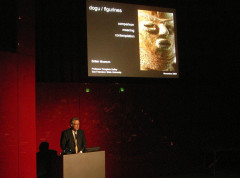 Non-Japanese researcher giving a presentation on Kakku at the British Museum