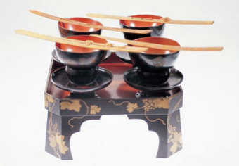 Lacquer bowls and spatula sticks for rituals